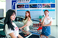 美女主播配上高端車，香車美女讓發布會更亮眼