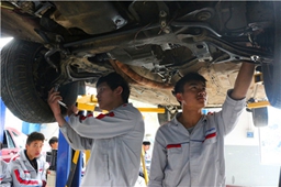汽車底盤檢修