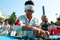 蒙眼組裝，有技術(shù)就是任性