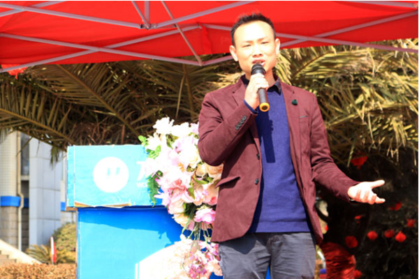 孫總在給14屆老生進(jìn)行就業(yè)指導(dǎo)講座