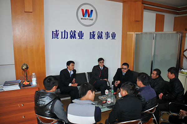 校企單位關(guān)心學生的學習生活狀態(tài).JPG