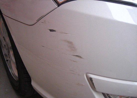 汽車刮痕傷及車身面漆.jpg