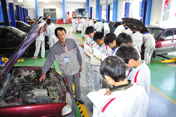 云南萬通汽修學校，專業的汽修人才培養基地.jpg