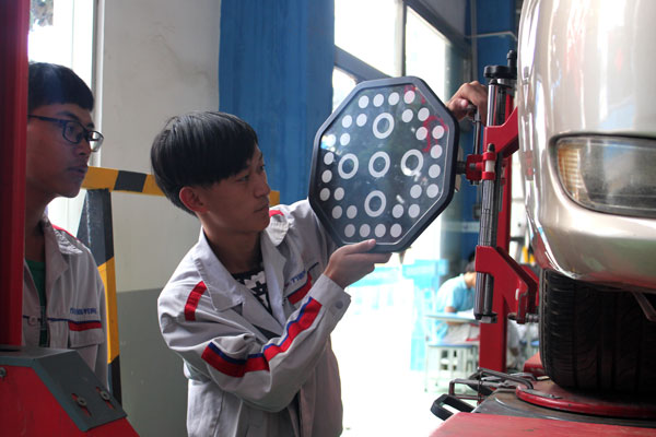 云南萬通汽修學校專業實訓課堂.jpg