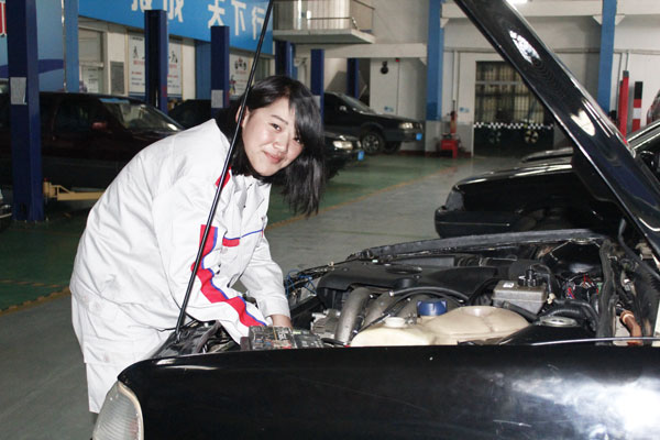 做女王，就做汽修女王.jpg