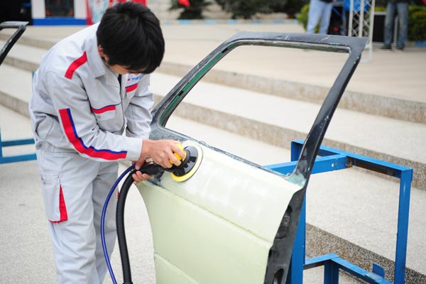 無塵干磨機，讓汽修遠離“臟苦累”.jpg