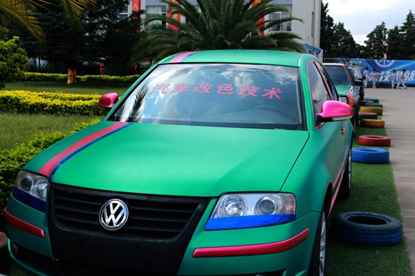 不傷原漆打造個性色彩——汽車改色膜.jpg