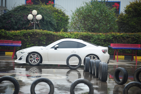 云南萬通的改裝車.jpg