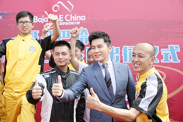 李晨與萬通巴哈戰隊交流賽車經驗.jpg