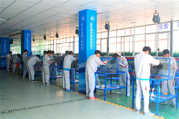 貼膜實(shí)訓(xùn)現(xiàn)場.jpg