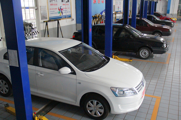 教學(xué)用車滿足實(shí)訓(xùn)需求.jpg