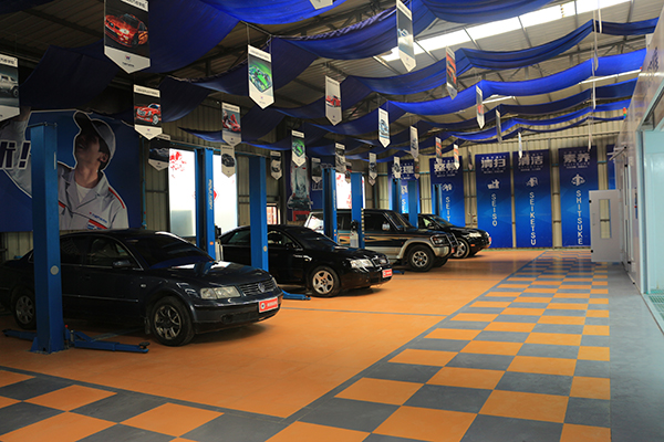引進中高端車型為學子提供實訓用途.jpg