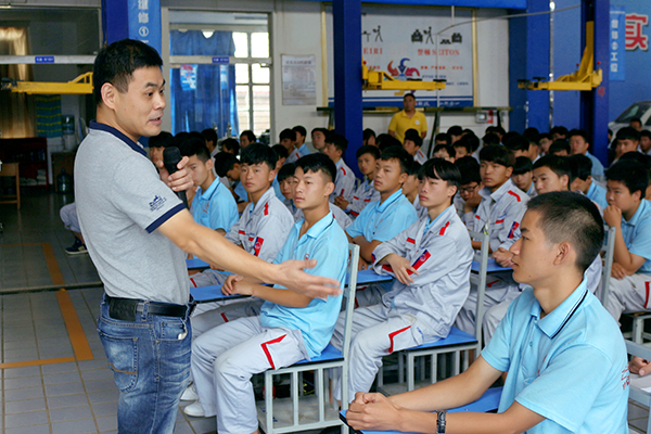 名師助陣萬通學子教育.jpg