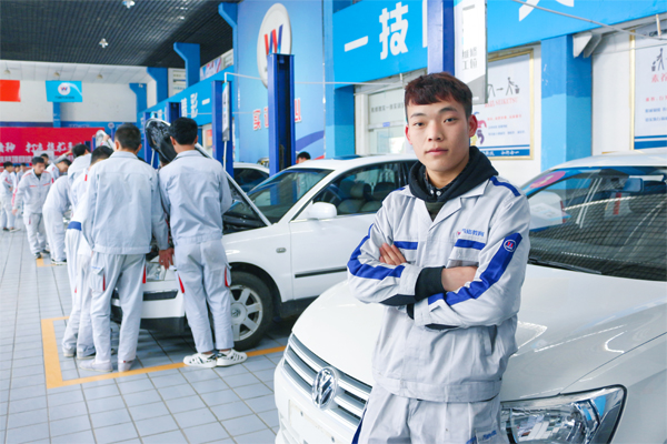 高中生學汽修，選擇云南萬通.jpg