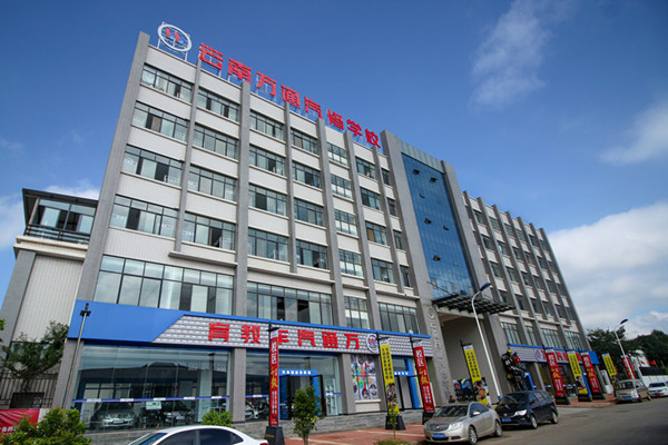 學汽修技術，就到云南萬通.jpg