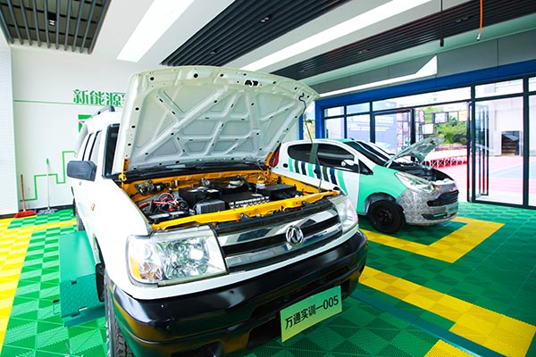 云南萬通新能源汽車實訓室
