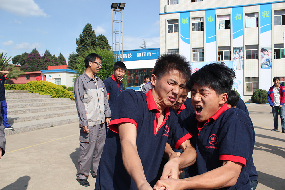 同學(xué)們用力的表情