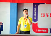 就業辦的楊老師正在告訴同學們本次講座的意義和目的