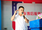 范總監用自己的親身經歷為大家引路，圖為范總在跟學生們分享工作當中可能會遇到的問題及應對方法。