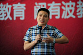跟隨大師一起同行的企業老總也講述了自己企業的歷史與訣竅，來鼓勵萬通學子成功與否完全取決自己
