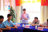班主任老師宣布開班儀式正式開始