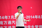 在舞臺上聽到同學(xué)們風(fēng)格不同的歌曲