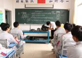 他曾擔任過汽4S店車間主管，只因喜歡教師行業(yè)有所有行業(yè)沒有的清新環(huán)境和純凈的人間真情，從而選擇汽修教師行業(yè)。