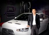 2009年，因為汽車改裝的理想，他毅然從海爾離職，成立自己的公司，主要經(jīng)營汽車裝飾進口改裝配件，并提供汽車改裝技術(shù)方案。2014年，進入云南萬通教授汽車改裝及美容課程。—李平