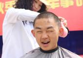 后來者居上。