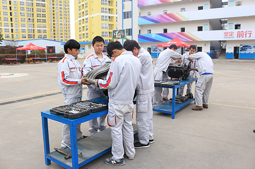 要獲得第一，團隊合作，認真、專注必不可少。