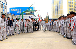 同學們熱情投入活動中