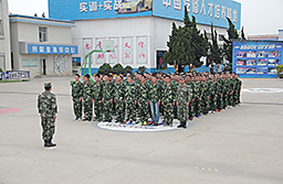 一排排、一列列整齊的隊列，軍訓開始啦。