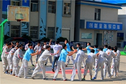 左拍拍，右拍拍，我們彼此信任著